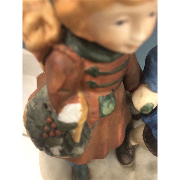 1981 Avon Keeping The Christmas Tradition Memories Series Porcelain Figurine * - Picture 4 of 6